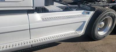 Freightliner Cascadia 125 Left Fairing