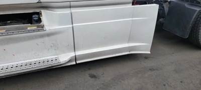 Freightliner Cascadia 125 Left Fairing