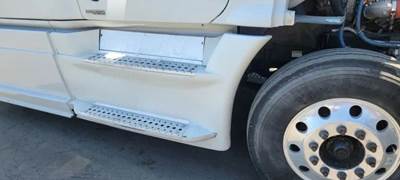 Freightliner Cascadia 125 Left Fairing