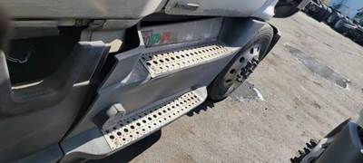 Freightliner Cascadia 125 Right Fairing