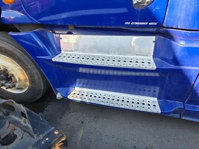 Freightliner Cascadia 125 Left Fairing