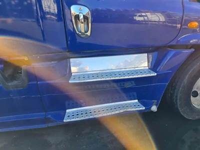 Freightliner Cascadia 125 Right Fairing