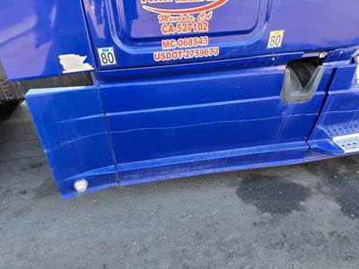 Freightliner Cascadia 125 Right Fairing