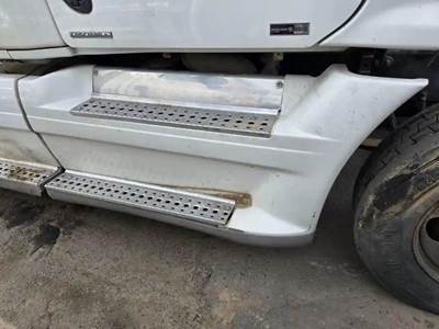 Freightliner Cascadia 125 Right Fairing