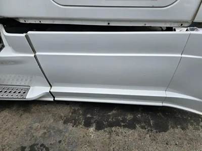 Freightliner Cascadia 125 Left Fairing