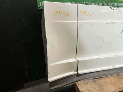 Freightliner Cascadia 125 Right Fairing