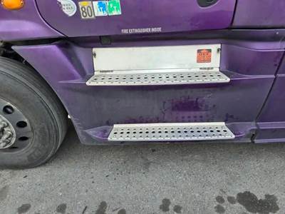 Freightliner Cascadia 125 Left Fairing