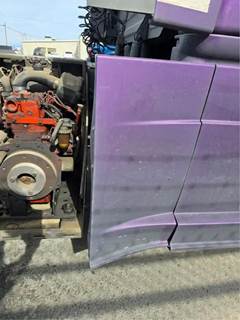 Freightliner Cascadia 125 Right Fairing