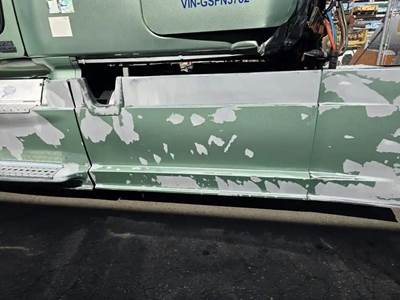 Freightliner Cascadia 125 Left Fairing