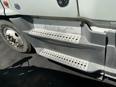 Freightliner Cascadia 125 Left Fairing