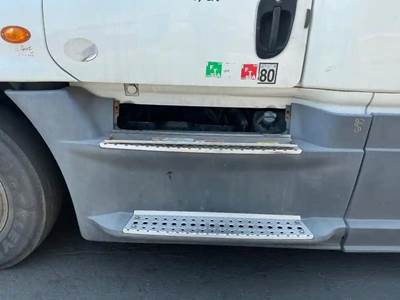 Freightliner Cascadia 125 Left Fairing
