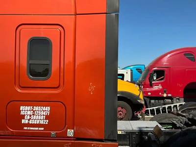 Freightliner Cascadia 125 Left Fairing