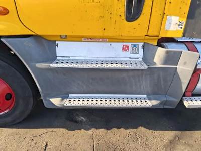 Freightliner Cascadia 125 Left Fairing