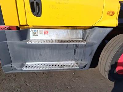 Freightliner Cascadia 125 Right Fairing