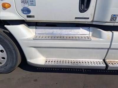 Freightliner Cascadia 125 Left Fairing