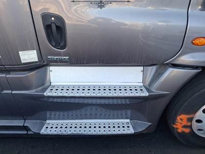 Freightliner Cascadia 125 Fairing for a Freightliner CASCADIA