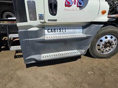Freightliner Cascadia 125 Right Fairing