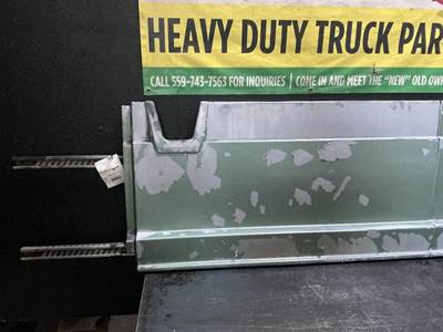 Freightliner Cascadia 125 Left Fairing