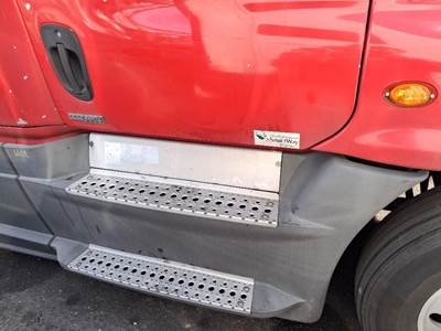 Freightliner Cascadia 125 Right Fairing