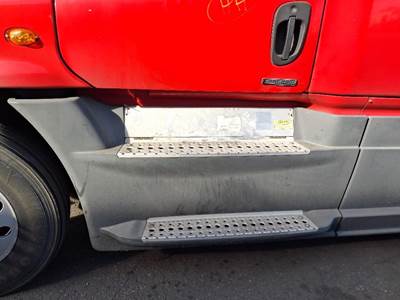 Freightliner Cascadia 125 Left Fairing