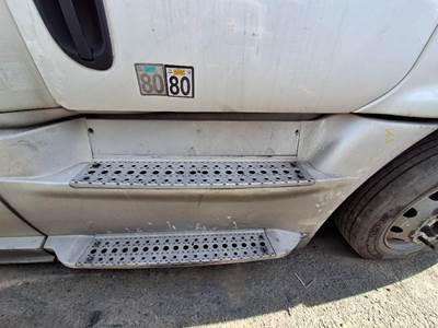 Freightliner Cascadia 125 Left Fairing for a Freightliner CASCADIA