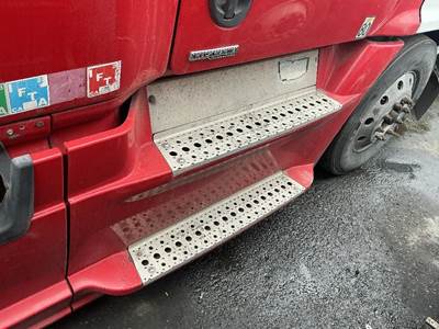 Freightliner Cascadia 125 Right Fairing for a Freightliner CASCADIA