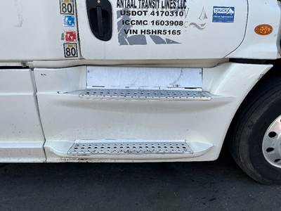 Freightliner Cascadia 125 Right Fairing for a Freightliner CASCADIA