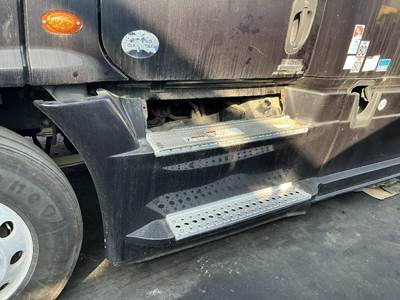 Freightliner Cascadia 125 Left Fairing for a Freightliner CASCADIA