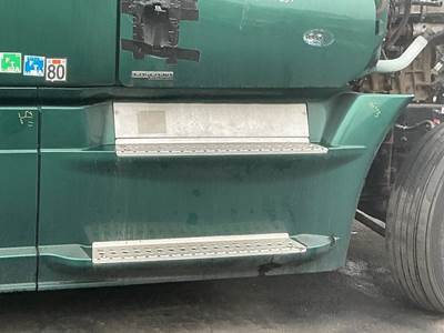 Freightliner Cascadia 125 Right Fairing for a Freightliner CASCADIA