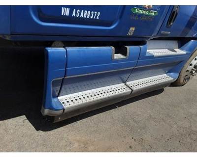 Freightliner Cascadia 125 Right Fairing