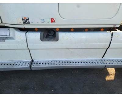 Freightliner Cascadia 125 Left Fairing