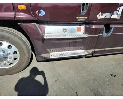 Freightliner Cascadia 125 Left Fairing