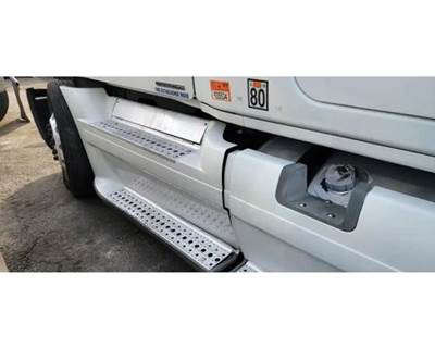 Freightliner Cascadia 125 Left Fairing