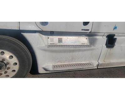 Freightliner Cascadia 125 Left Fairing