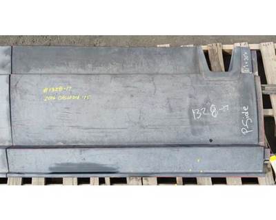 Freightliner Cascadia 125 Right Fairing