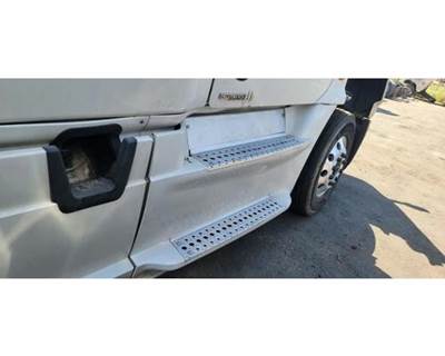 Freightliner Cascadia 125 Right Fairing