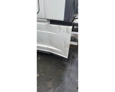 Freightliner Cascadia 125 Left Fairing