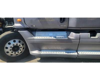 Freightliner Cascadia 125 Left Fairing