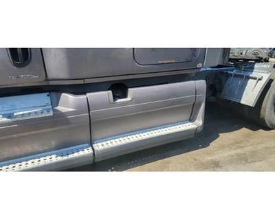 Freightliner Cascadia 125 Left Fairing