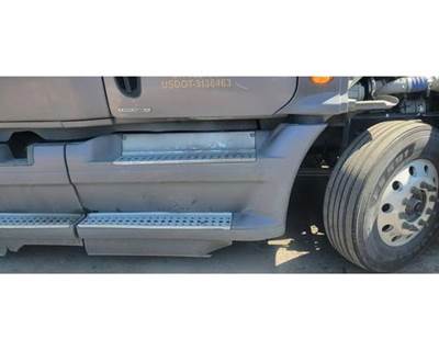 Freightliner Cascadia 125 Right Fairing