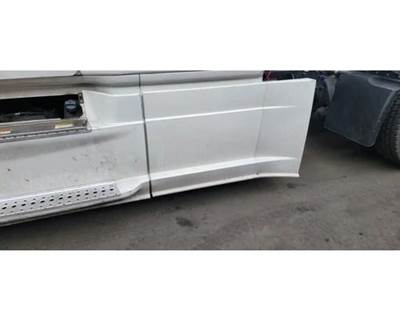Freightliner Cascadia 125 Left Fairing