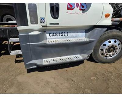 Freightliner Cascadia 125 Right Fairing