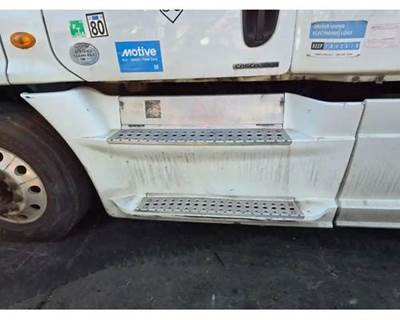 Freightliner Cascadia 125 Left Fairing