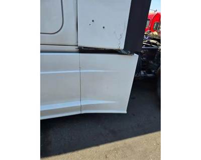 Freightliner Cascadia 125 Left Fairing