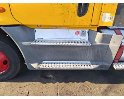 Freightliner Cascadia 125 Left Fairing