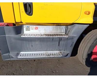 Freightliner Cascadia 125 Right Fairing