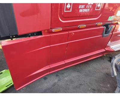 Freightliner Cascadia 125 Right Fairing