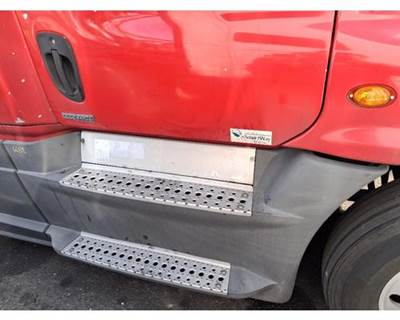 Freightliner Cascadia 125 Right Fairing