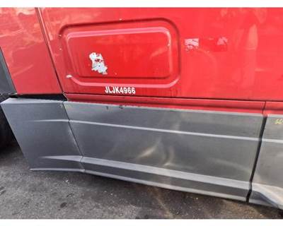 Freightliner Cascadia 125 Right Fairing