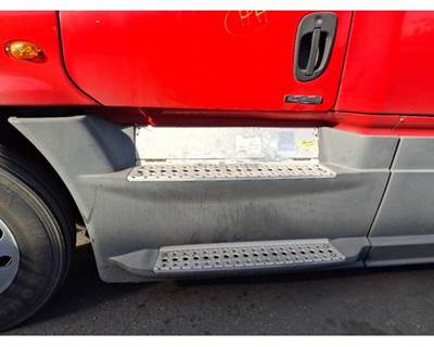 Freightliner Cascadia 125 Left Fairing